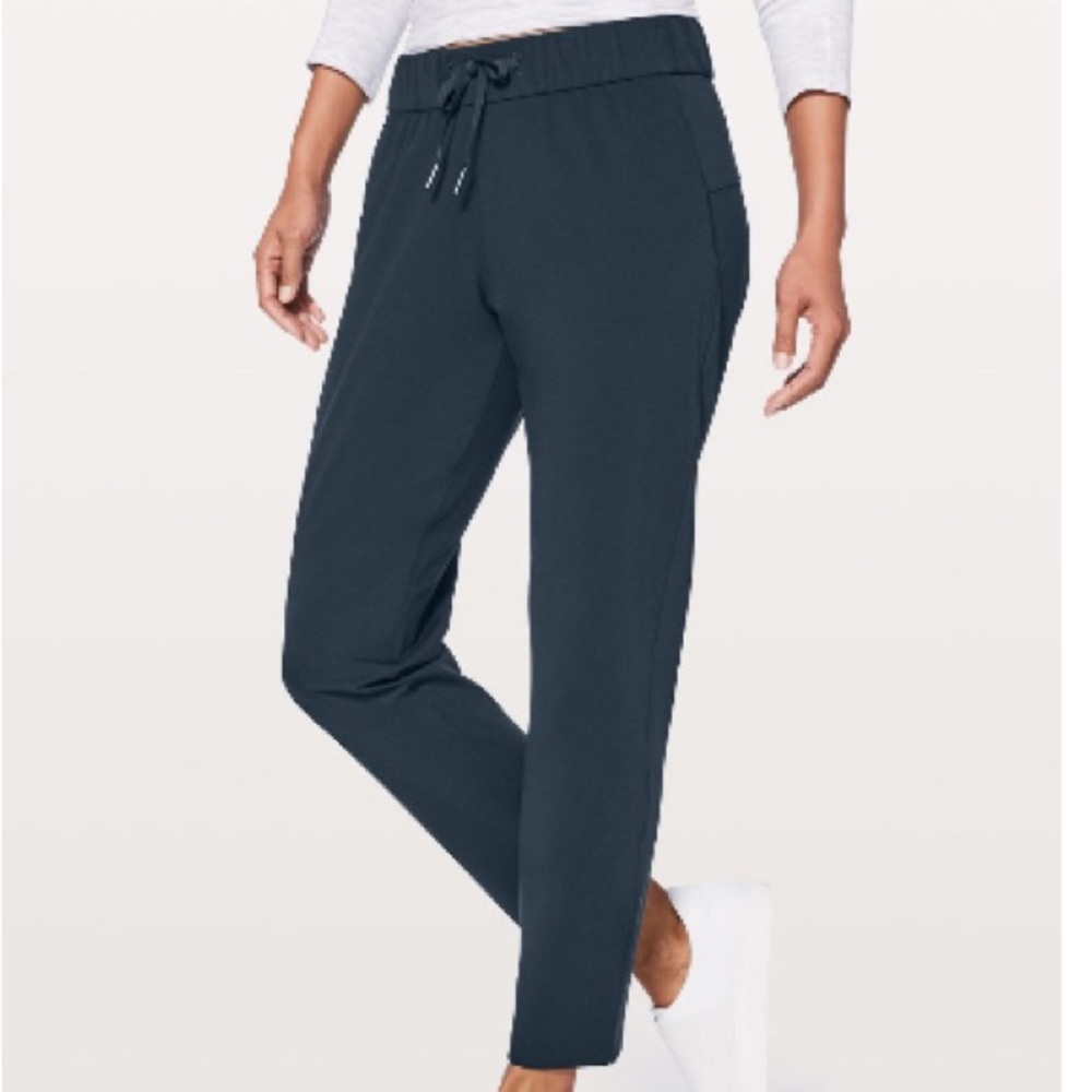 Women's lululemon on the fly black ankle pants